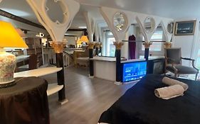 Av Montaigne Champs Elysee Paris